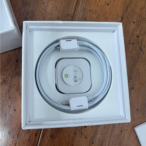 APPLE AIRPODS PRO 1 ST GEN EMPTY BOX WITH CHARGING CABLE + MANUAL + EAR TIPS - Picture 2 of 12